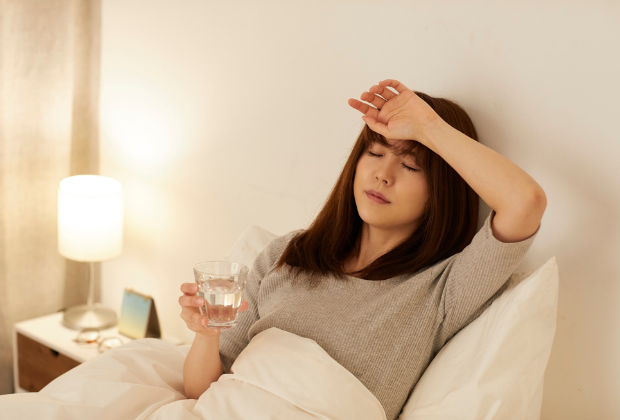 体調が悪い女性